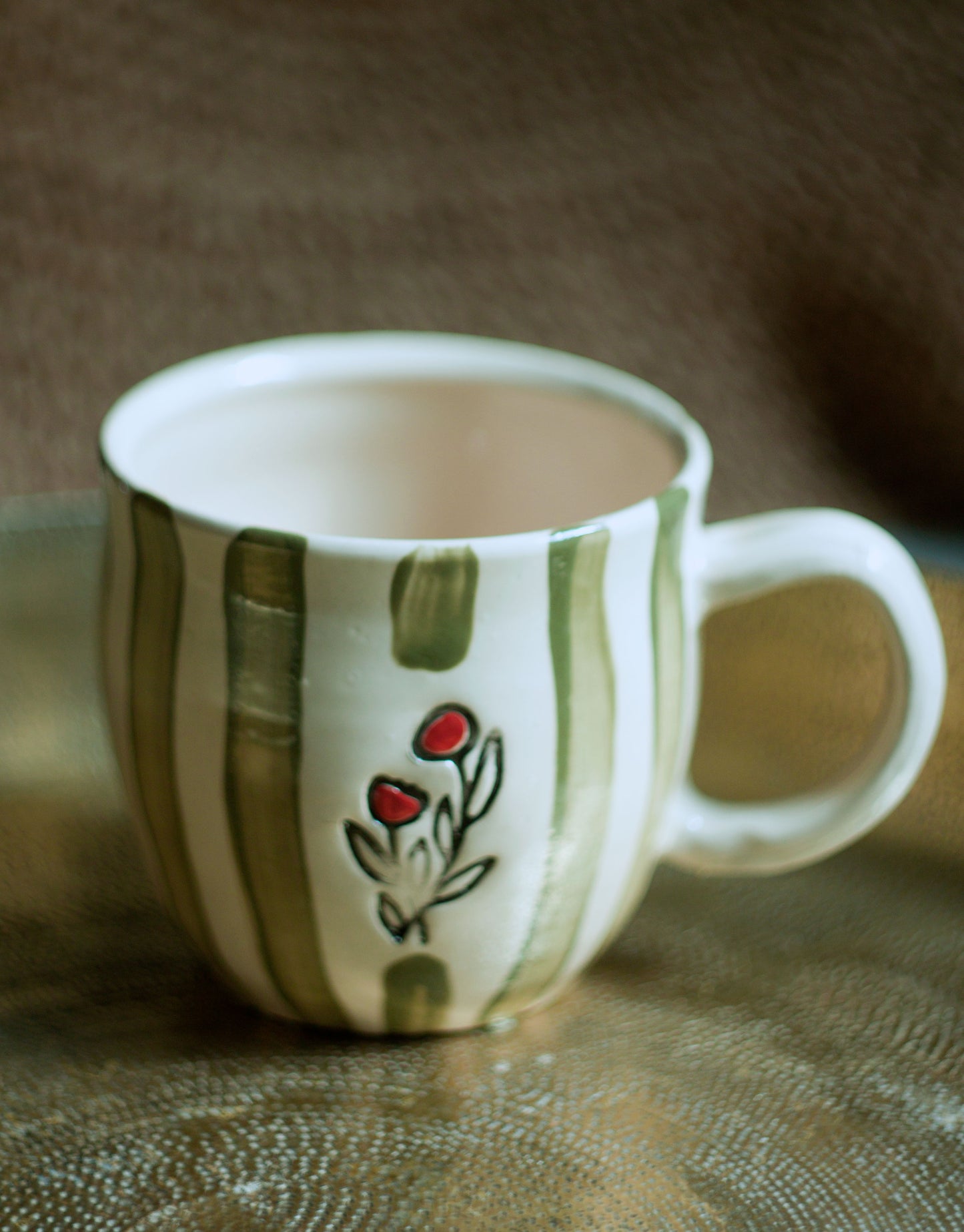 Handbemalte Tasse grüne Streifen Muster 1