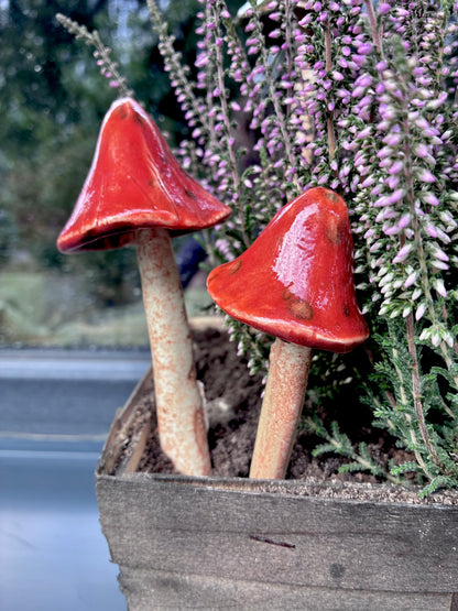 Pomarańczowe ceramiczne grzybki do ogrodu lub doniczki -zestaw 2 sztuk