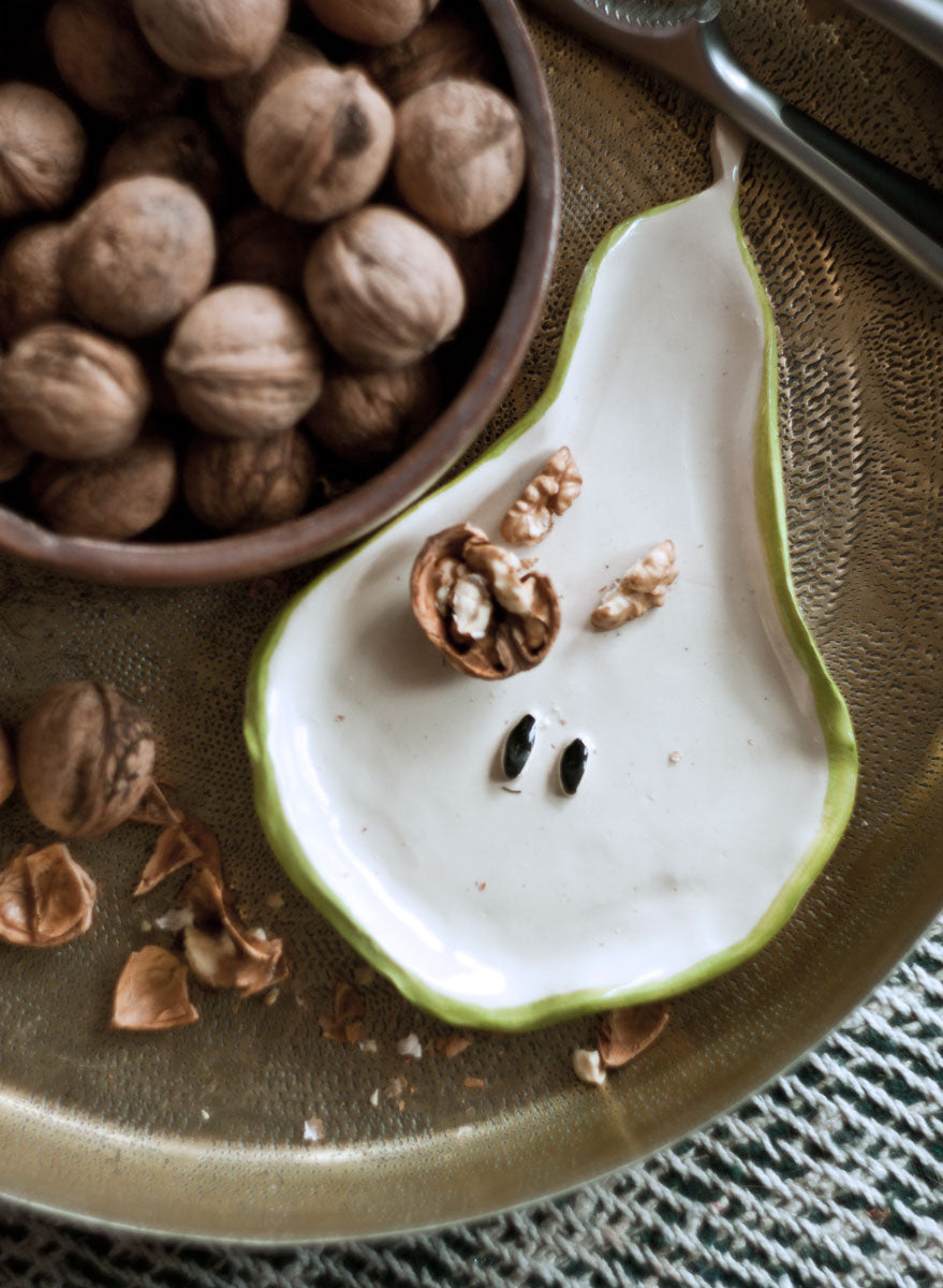 Groot dessertbord met peer