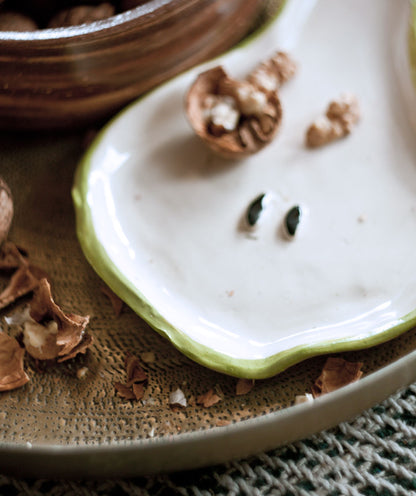 Groot dessertbord met peer