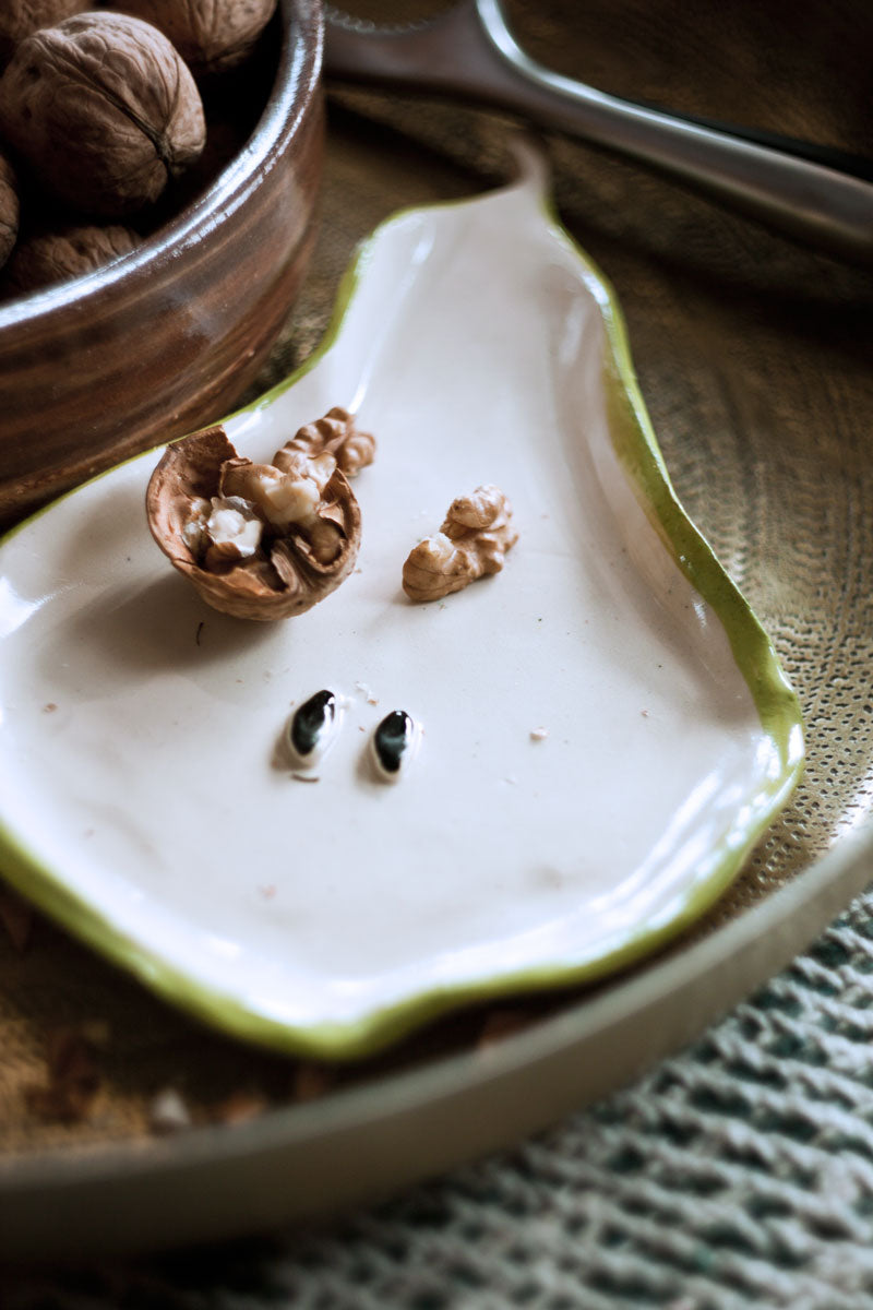 Groot dessertbord met peer