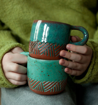 Beker met groene boom (kerstboom)