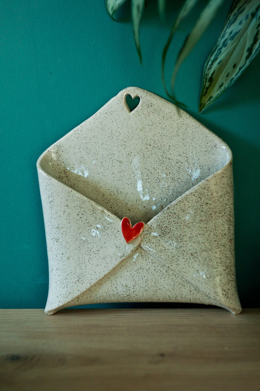Organizer na ścianę - ceramiczna koperta