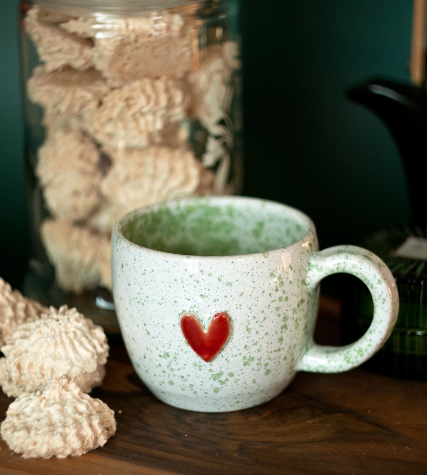 Witte en groene beker met een hart.