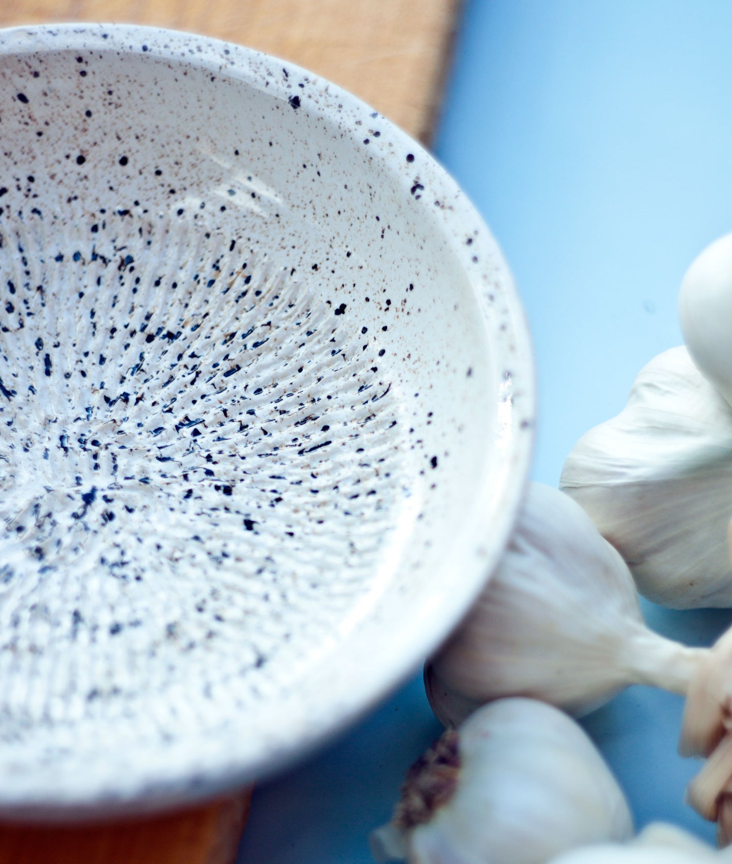 Ceramiczna tarka do warzyw -jasna nakrapiana