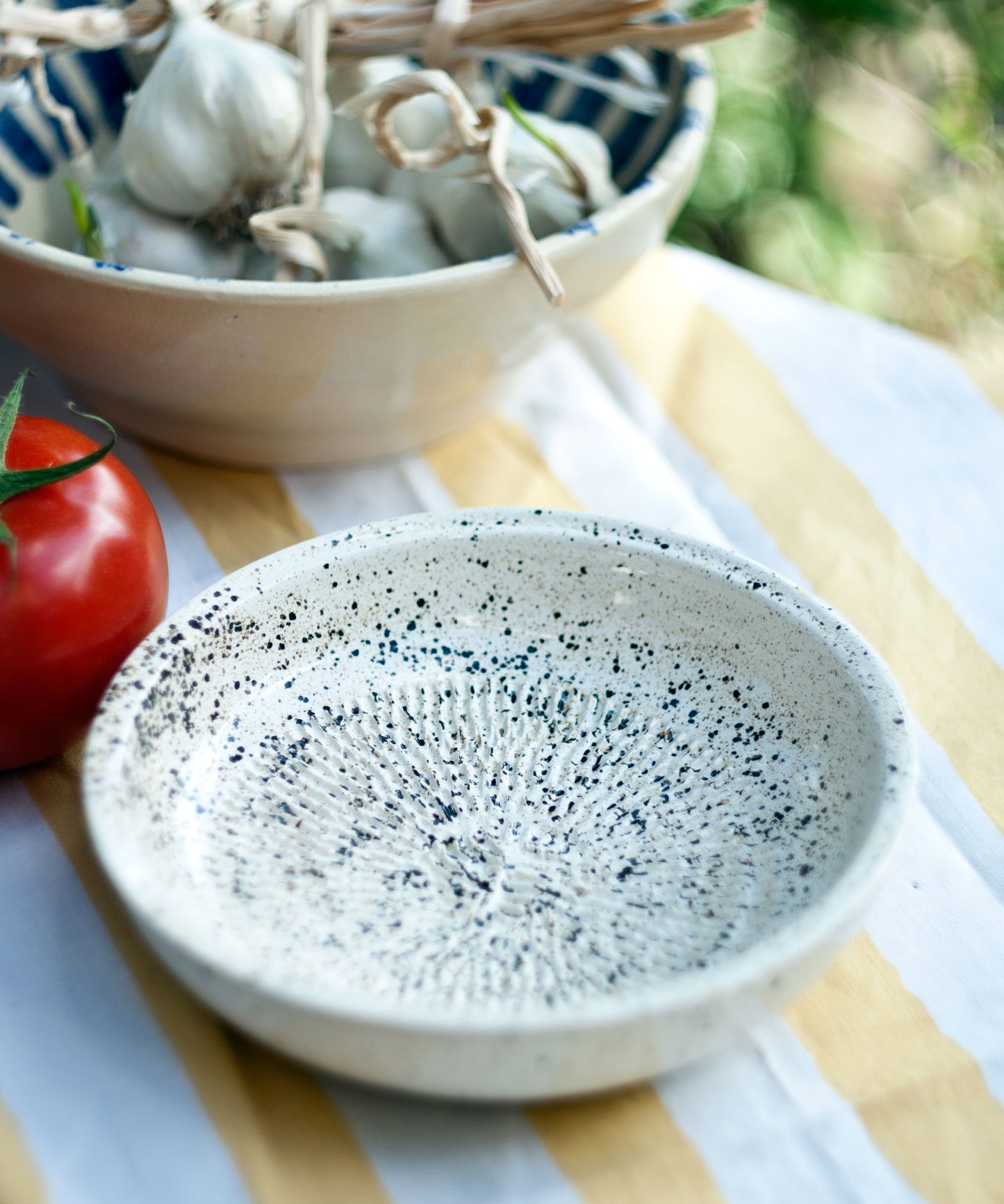 Ceramiczna tarka do warzyw -jasna nakrapiana